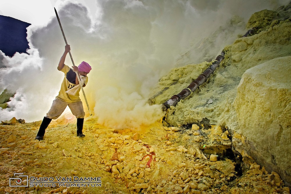Kawah Ijen sulphur mining, April 22 2008